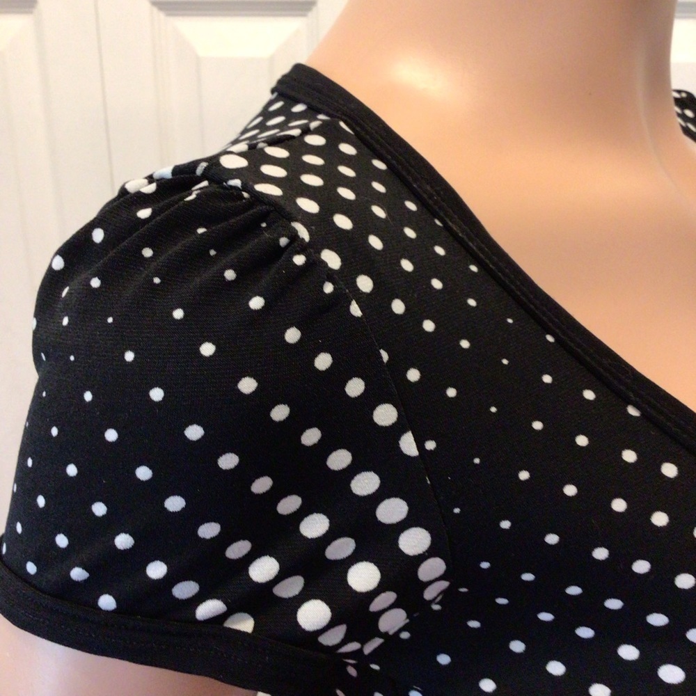 Lola Womens Black/White Polka Dot Short Sleeve Stretch Crop Top Size Medium - Picture 2 of 5